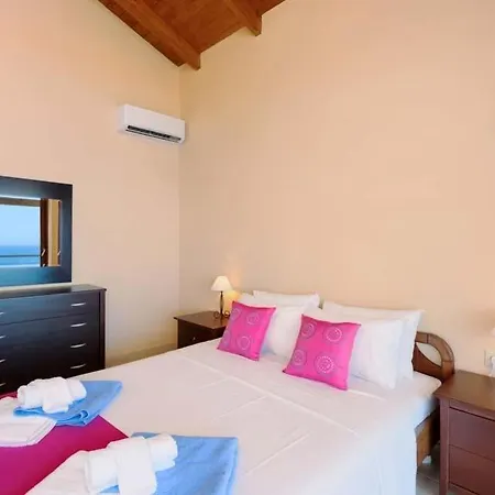 Koroni Sleeps 7 Pool Air Con Wifi