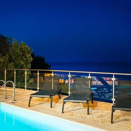 Koroni Sleeps 7 Pool Air Con Wifi