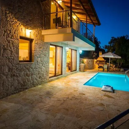 Koroni Sleeps 7 Pool Air Con Wifi Skinária