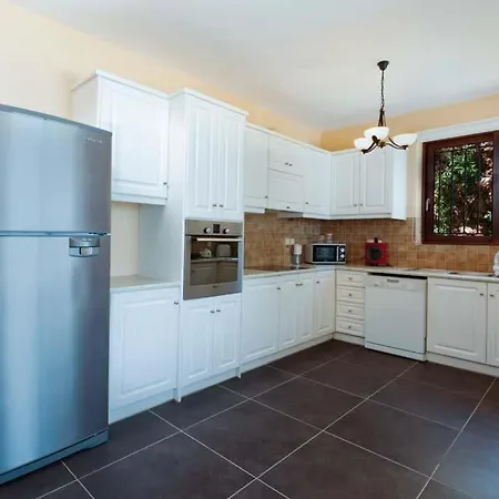 Koroni Sleeps 7 Pool Air Con Wifi Villa *